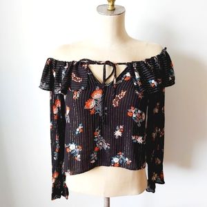 ✨Bundle & save 🎉Forever 21 Floral Off shoulder Metallic Ruffle Top